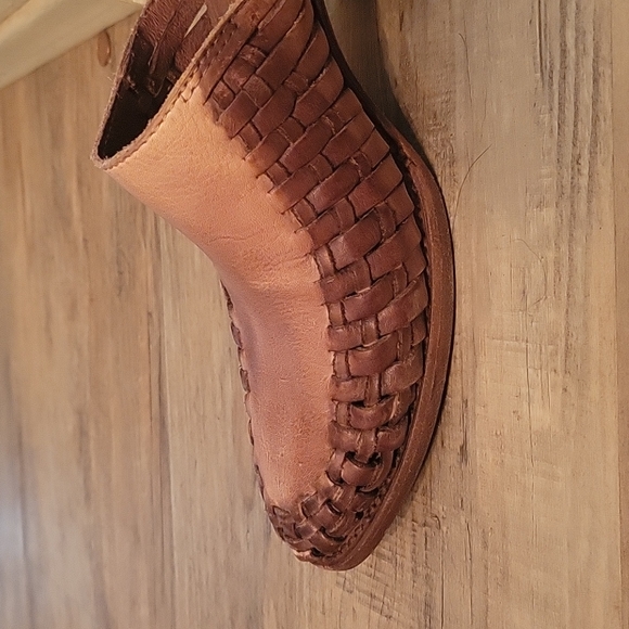 Shoes - Picture 3 of 4